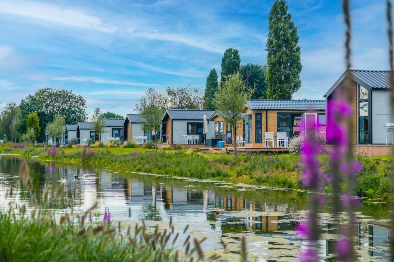 Vakantiepark Aan De Maas Kerkdriel Bagian luar foto