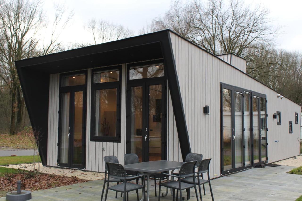 Vakantiepark Aan De Maas Kerkdriel Ruang foto