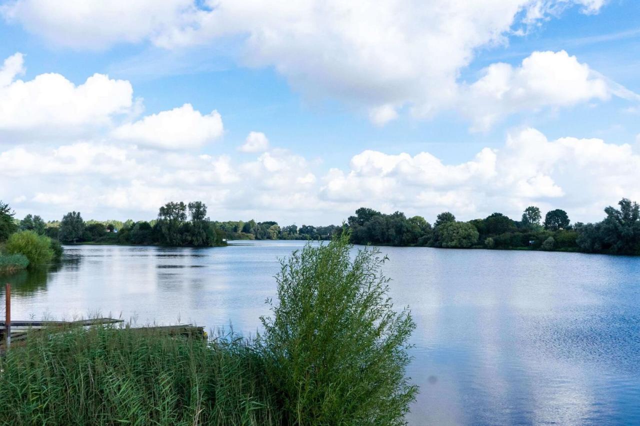 Vakantiepark Aan De Maas Kerkdriel Bagian luar foto