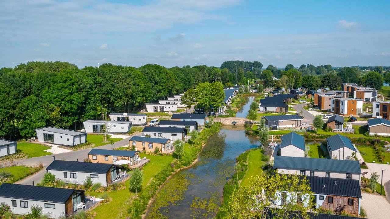 Vakantiepark Aan De Maas Kerkdriel Bagian luar foto
